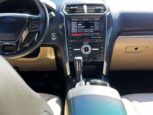 Used 2016 White Ford Limited image 15