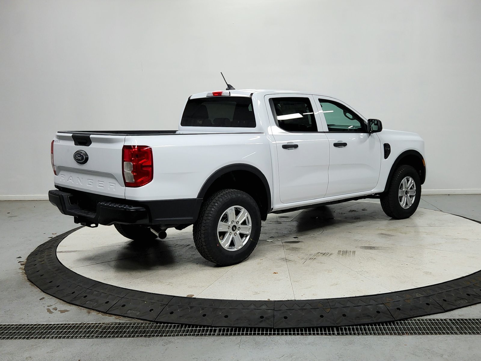 New 2026 Oxford White Ford XL image 8