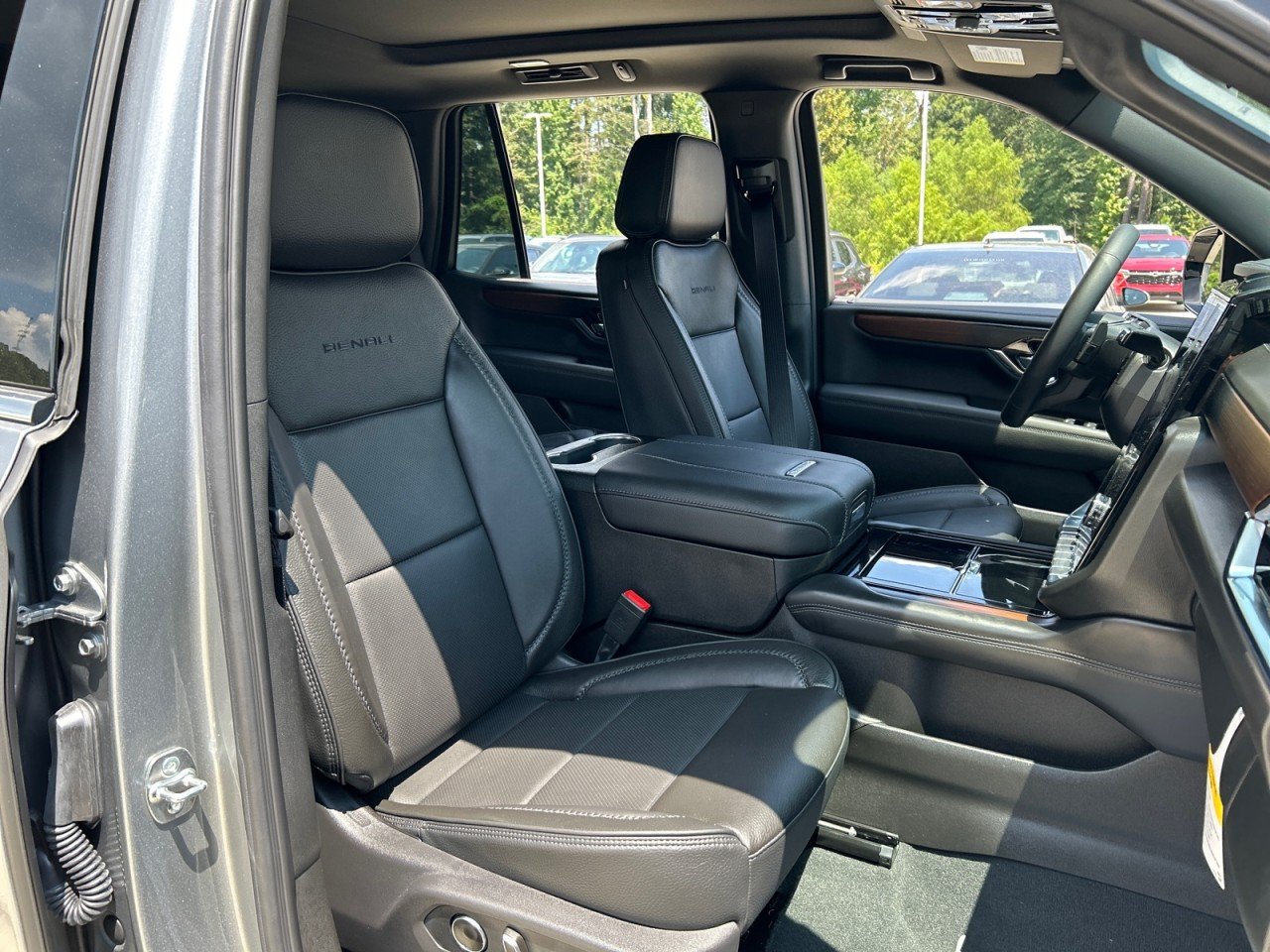 2026 GMC Yukon Denali - Photo 19