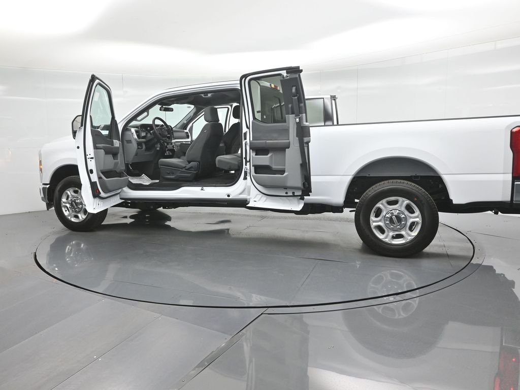 New 2026 Oxford White Ford XLT image 31