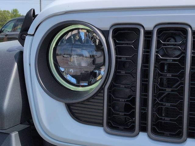New 2026 Bright White Clear-Coat Exterior Paint Jeep Sport S image 9