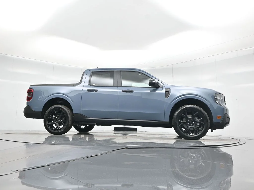 New 2025 Azure Gray Metallic Tri-Coat Ford XLT image 3