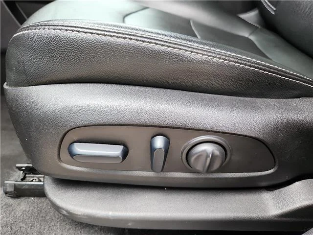 Used 2024 Riptide Metallic GMC SLT Front-Wheel Drive image 14
