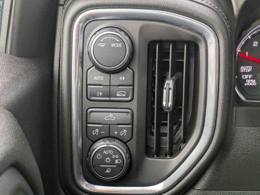 Used 2021 SUMMIT WHITE Chevrolet LT image 34
