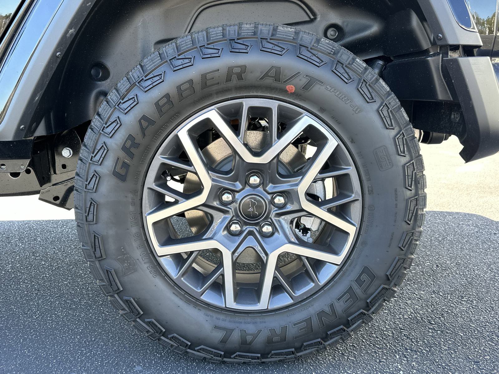 2025 Jeep Wrangler 4-Door Sahara - Photo 20