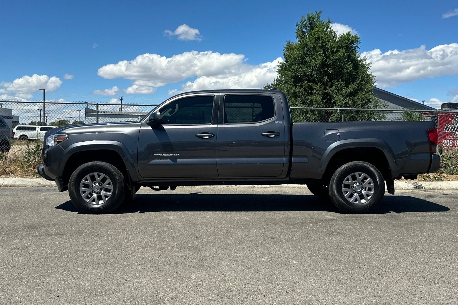 Used 2019  Toyota SR5 image 7