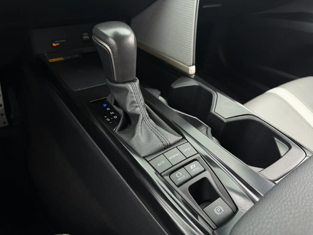 Used 2025  Toyota SE image 21