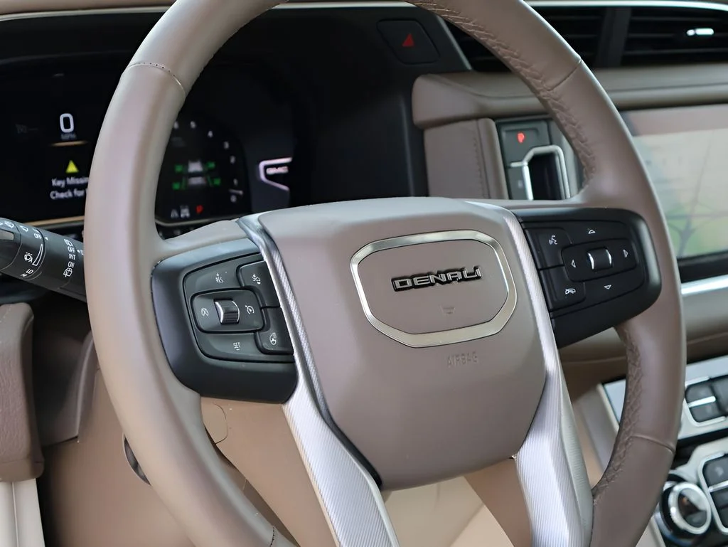 Used 2023 White Frost Tricoat GMC Denali image 19