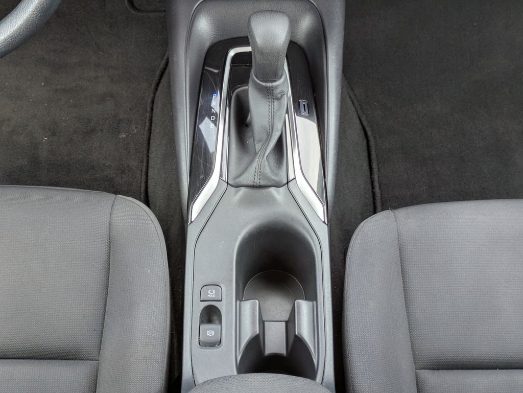 Used 2025 White Toyota LE image 15