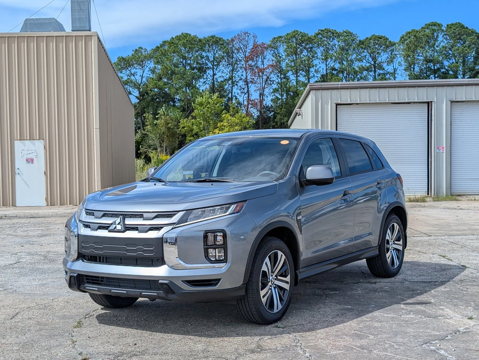 New 2027 Gray Mitsubishi 2.0 ES image 1