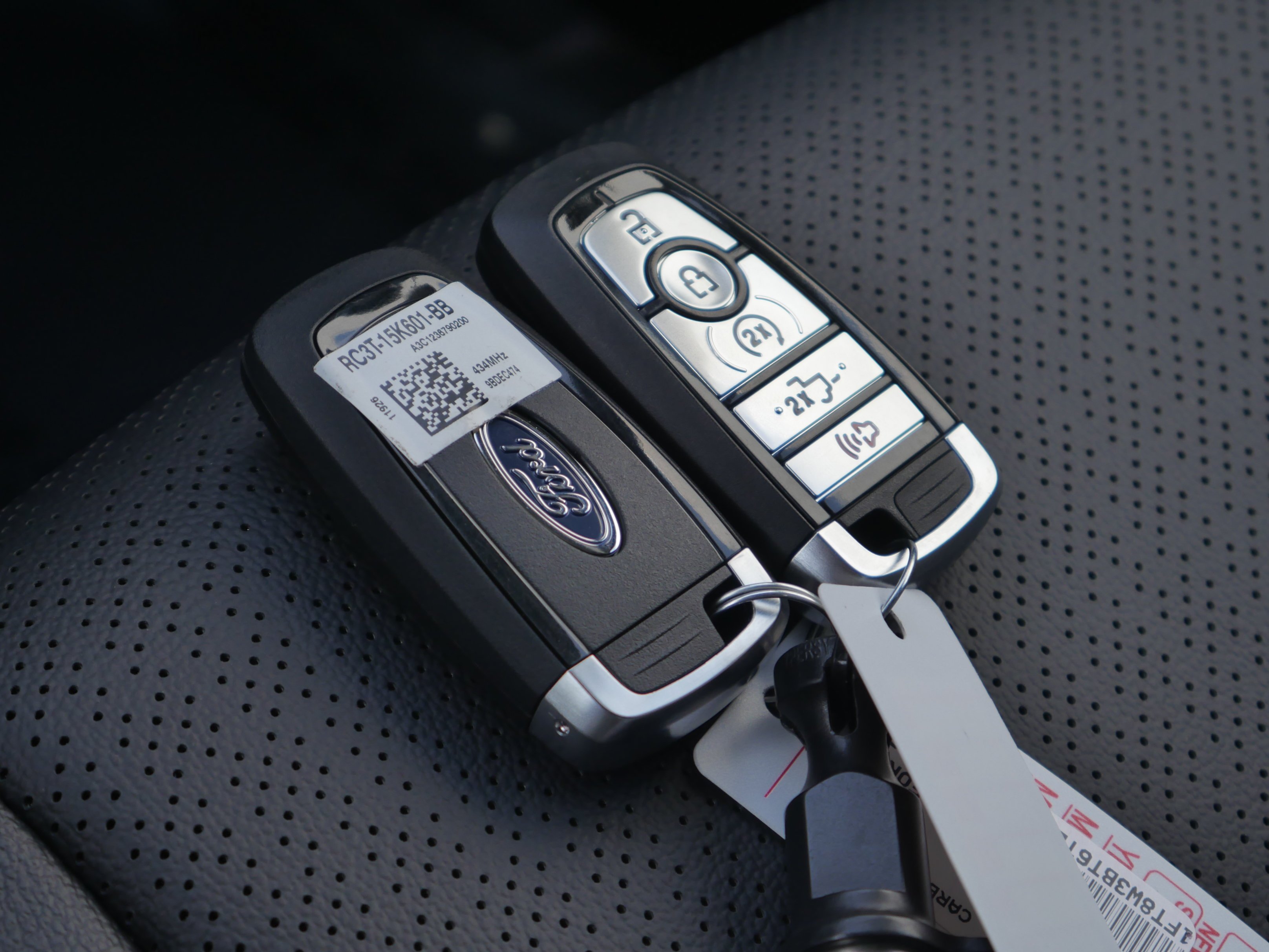 New 2026 Carbonized Gray Metallic Ford F-350® Lariat® image 38