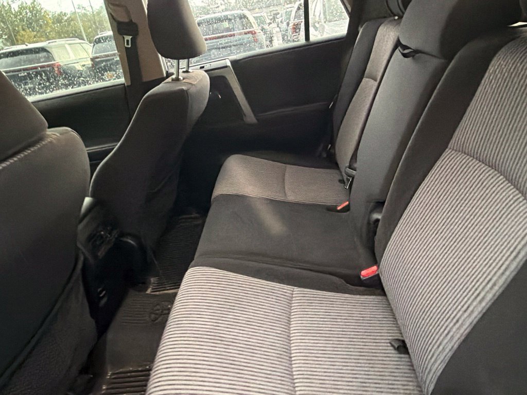Used 2018 Classic Silver Metallic Toyota SR5 image 21