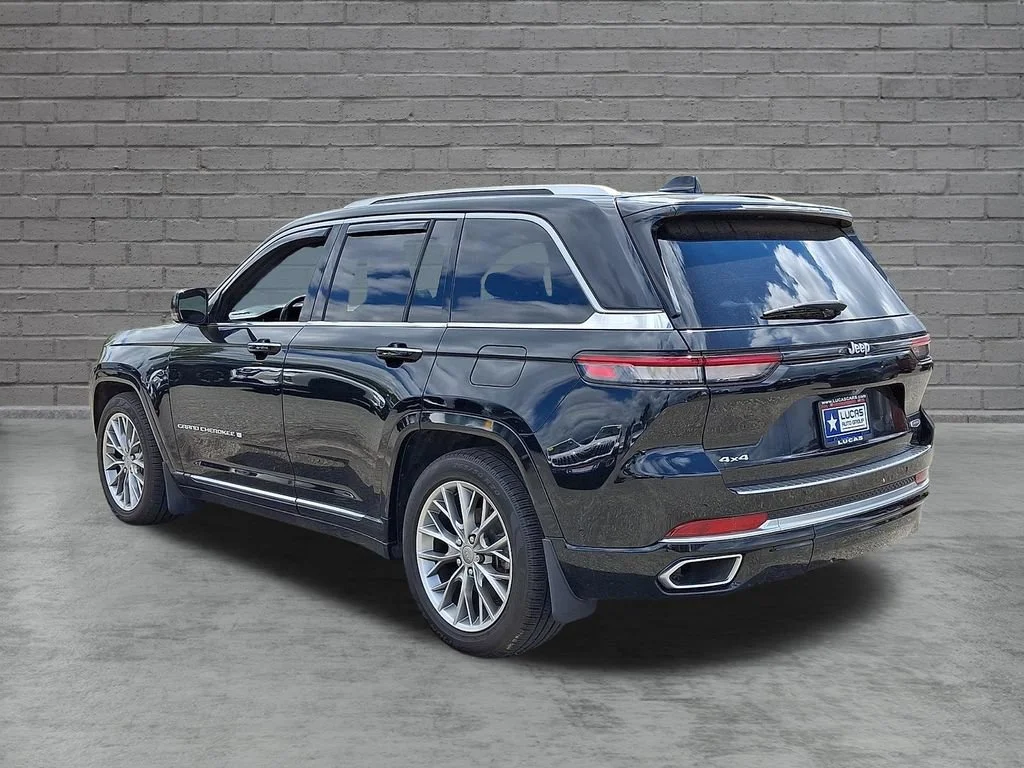 Used 2023 Diamond Black Crystal Pearlcoat Jeep Summit Reserve image 8