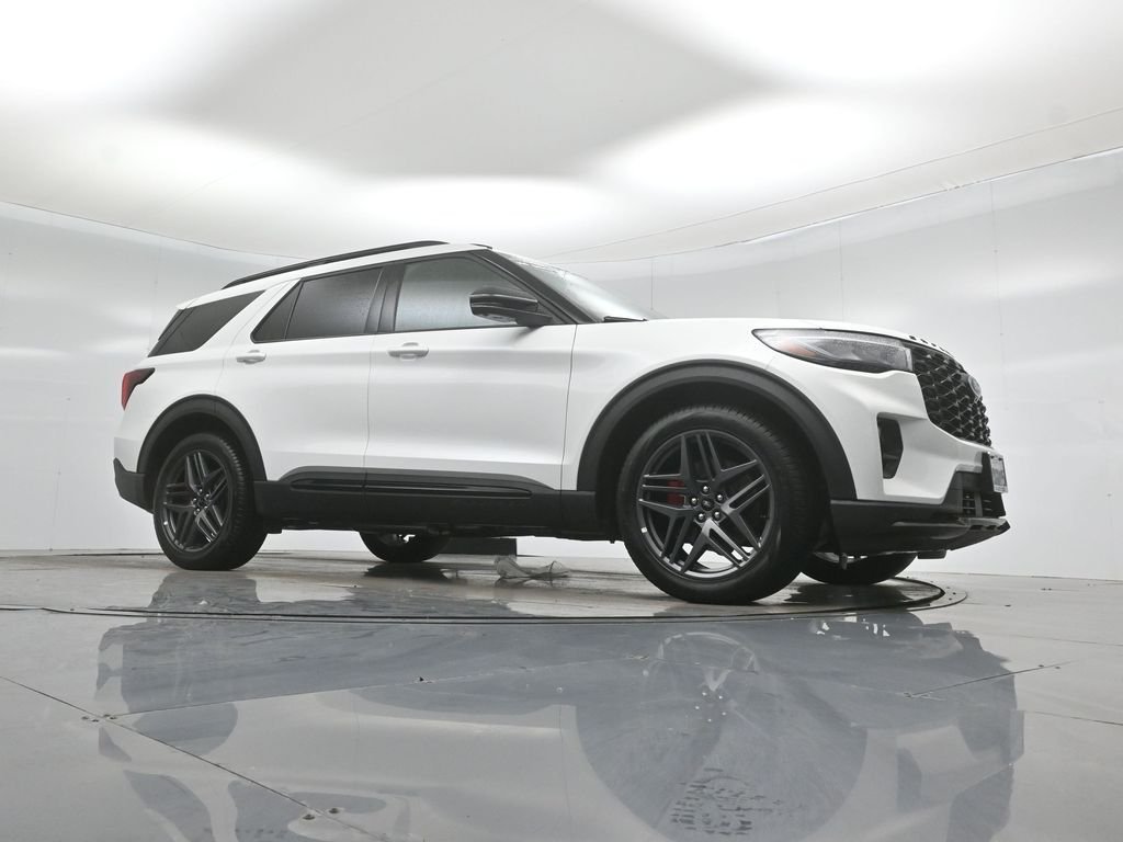 New 2026 Star White Metallic Tri-Coat Ford ST image 3