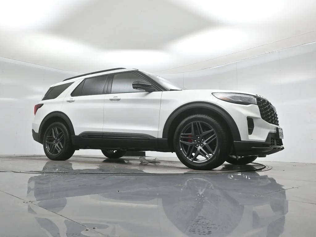 New 2026 Star White Metallic Tri-Coat Ford ST image 3