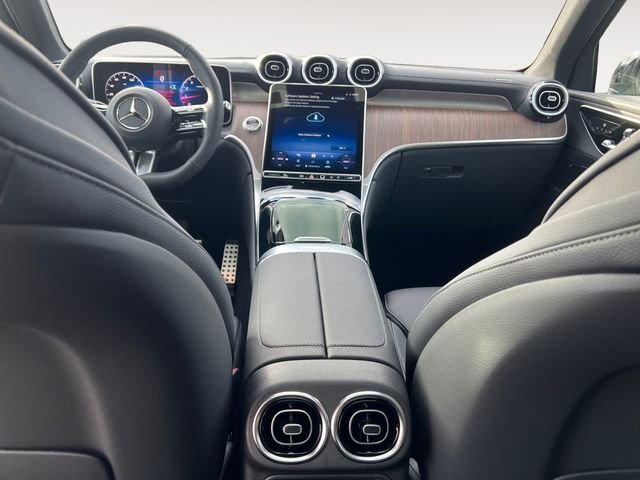 Used 2026 Silver Mercedes-Benz GLC 300 image 10