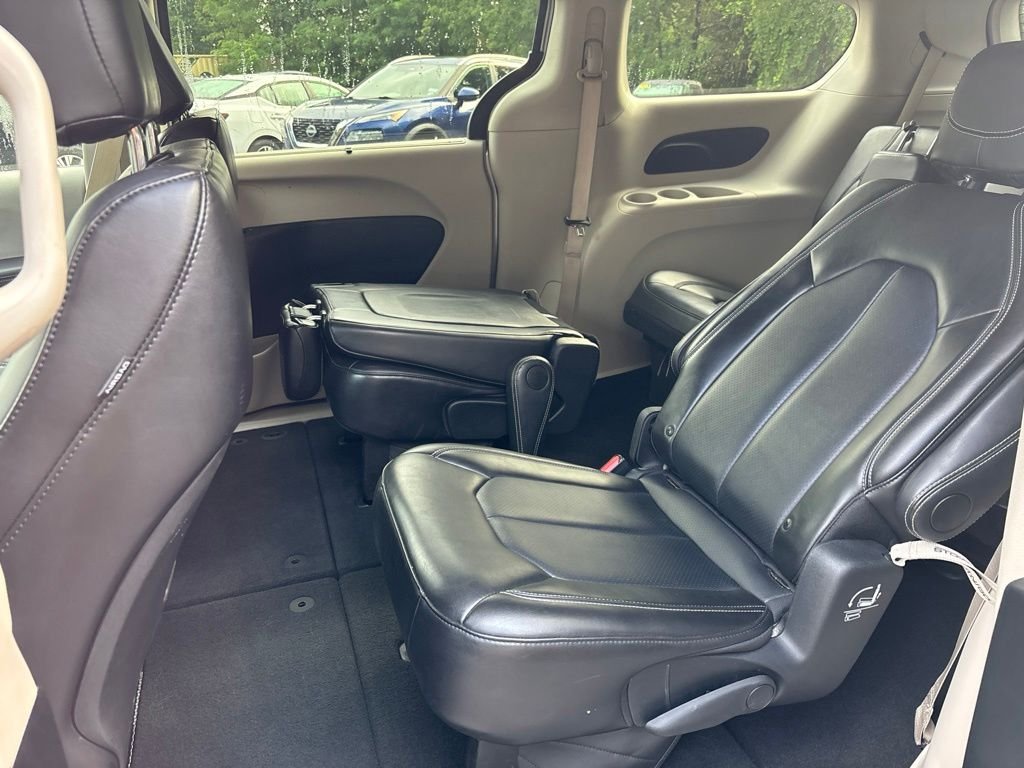 Used 2024 Silver Chrysler Touring L image 14