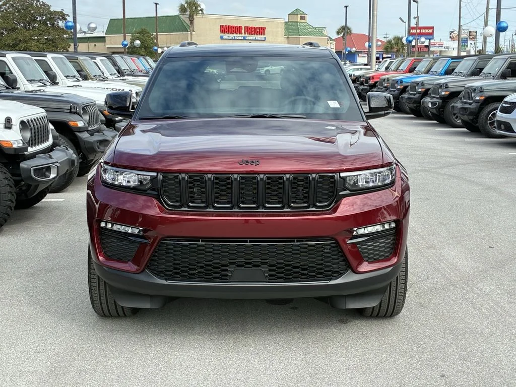 New 2025 Velvet Red Pearl-Coat Exterior Paint Jeep Limited image 10