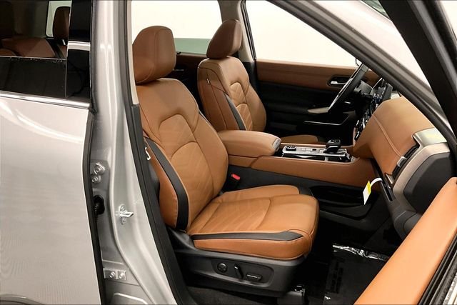 New 2025 Brilliant Silver Metallic Nissan Platinum image 37