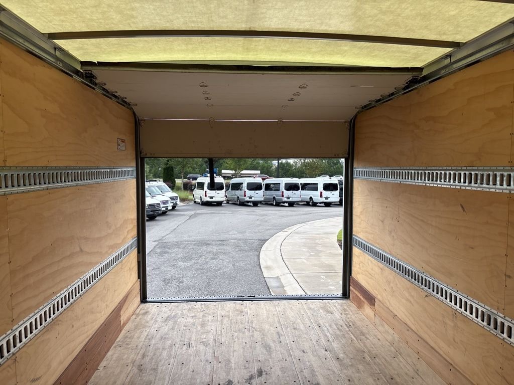 Used 2021  Freightliner w/ 16