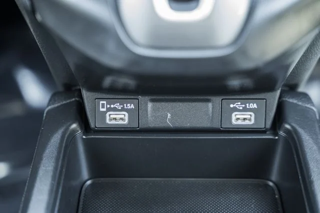 Used 2022 White Honda EX image 25