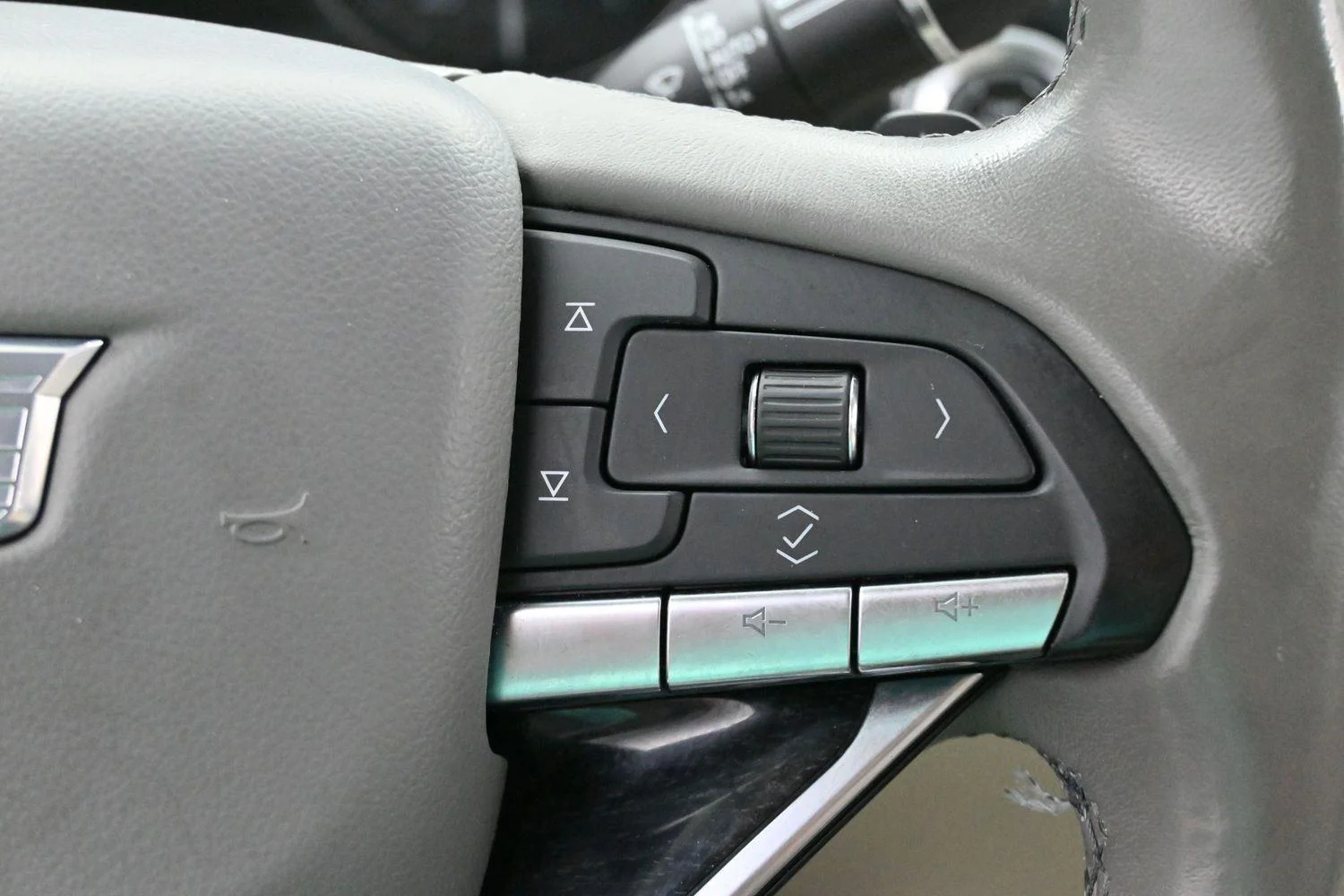Used 2020 Radiant Silver Metallic Cadillac AWD Premium Luxury image 21