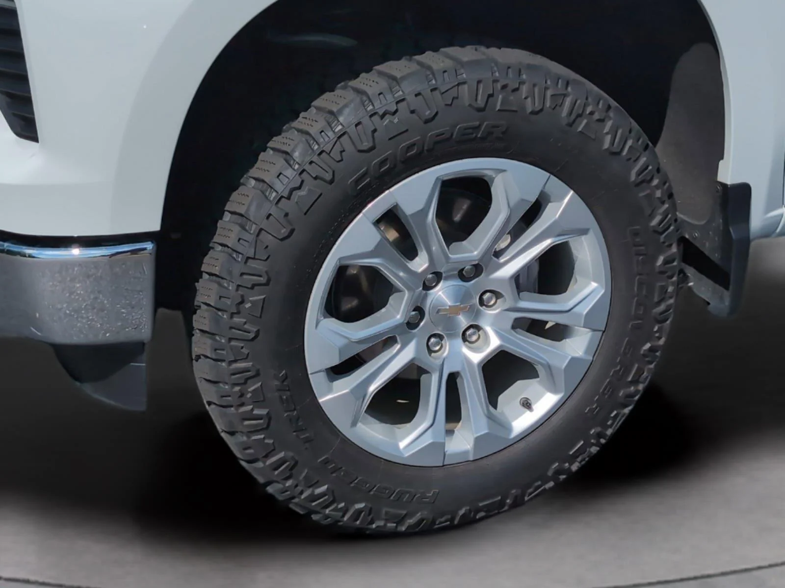 Used 2025 Summit White Chevrolet LTZ image 11