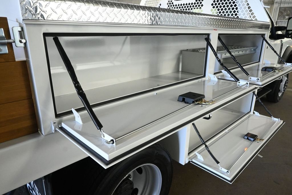 New 2026 Oxford White Ford XL image 29