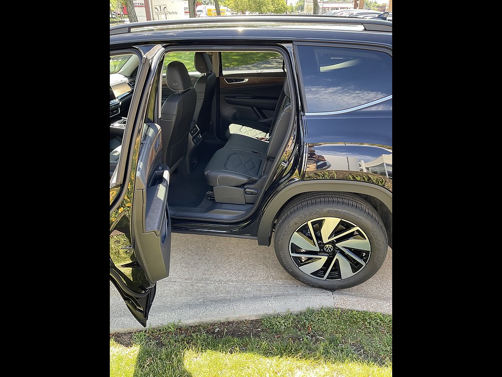 New 2026 Deep Black Pearl Volkswagen SE 4Motion image 6