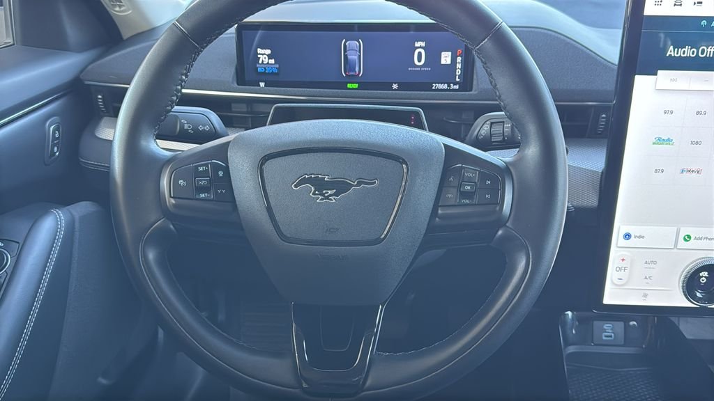Used 2023 Red Ford Select image 11