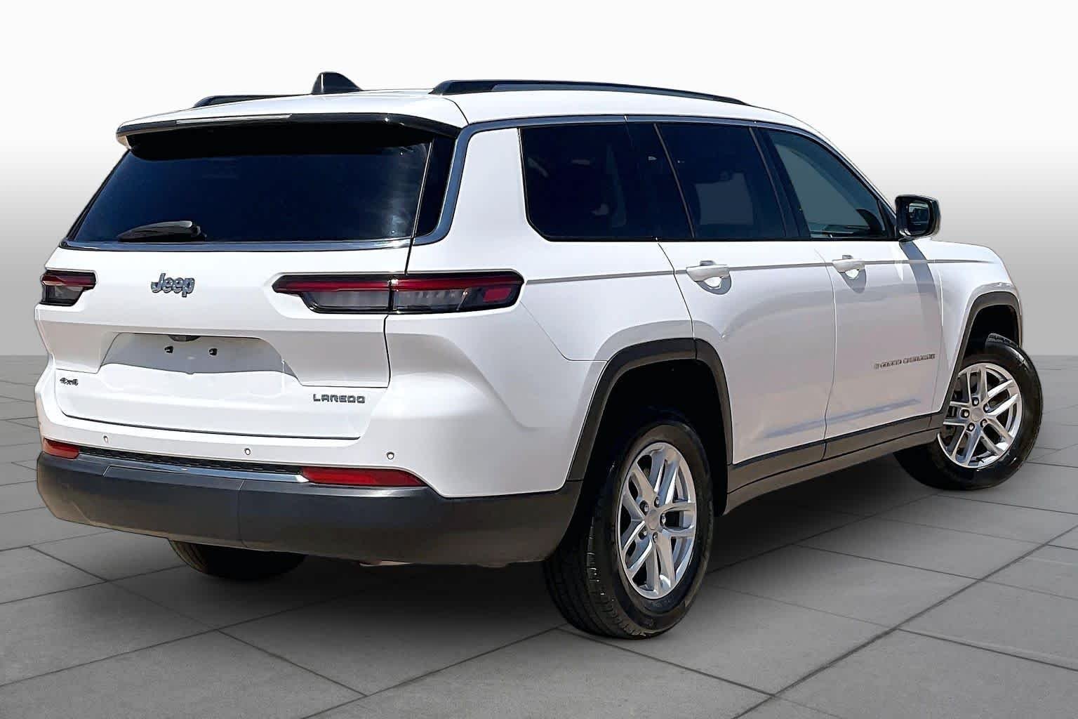 Used 2023 Bright White Clearcoat Jeep Laredo image 14