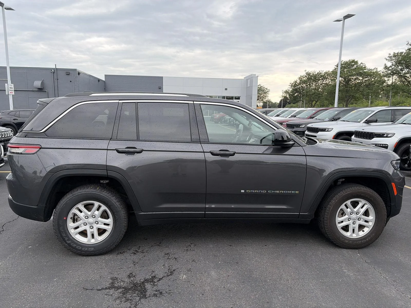 Used 2023 Baltic Gray Metallic Clearcoat Jeep Laredo image 8
