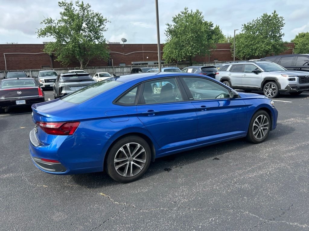 Used 2024 Blue Volkswagen 1.5T Sport image 3