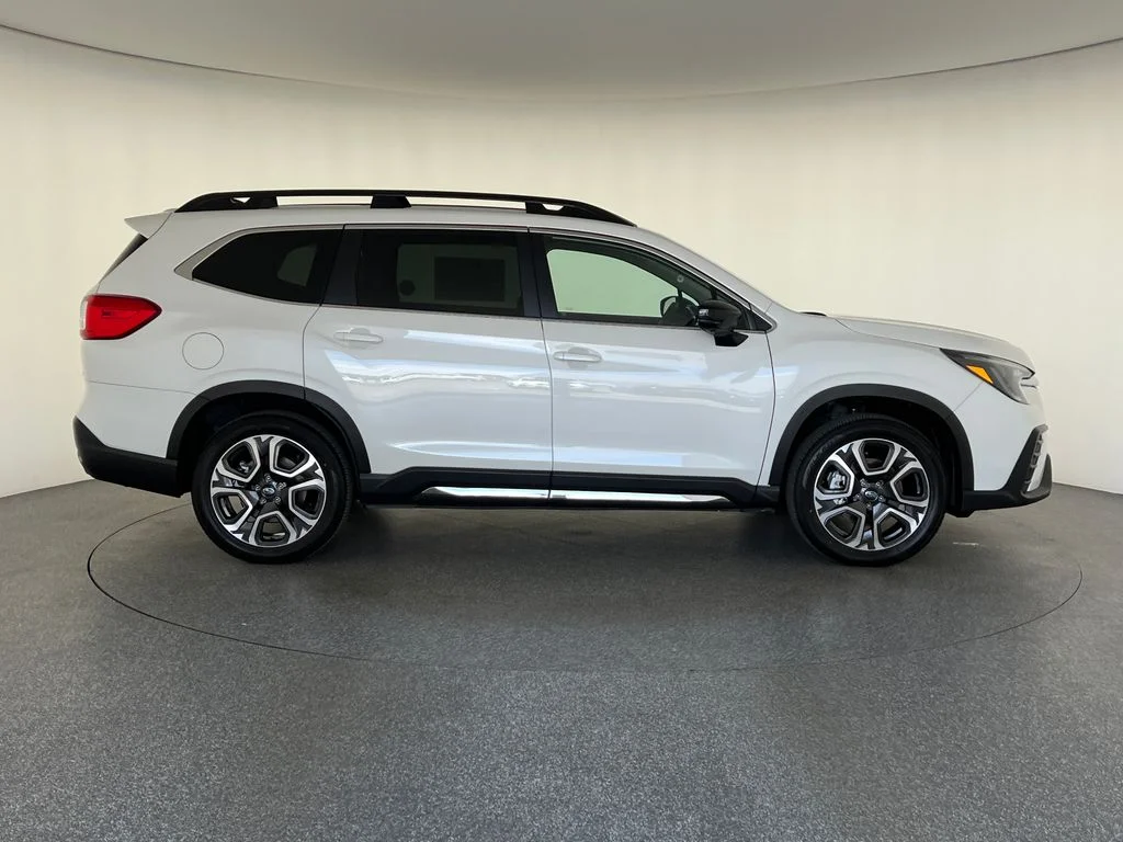 New 2026 CRYSTAL WHITE PEARL Subaru Limited 7-Passenger image 2