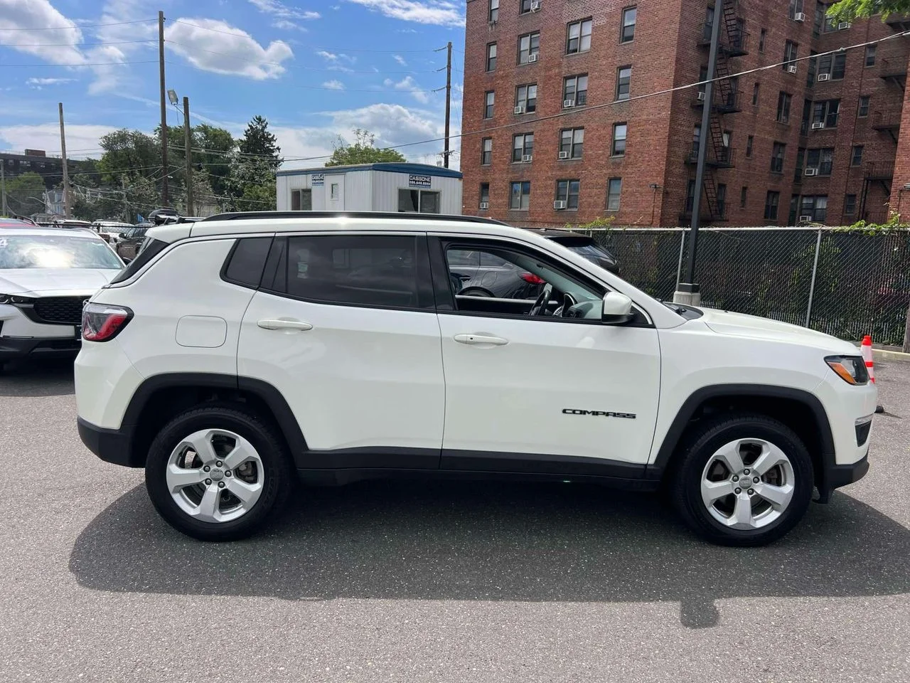 Used 2021 White Clearcoat Jeep Latitude 4x4 image 5