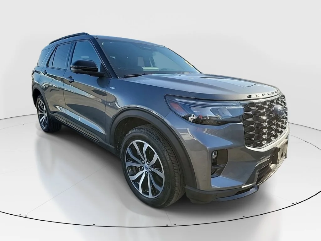 Used 2025 Gray Ford ST-Line image 3