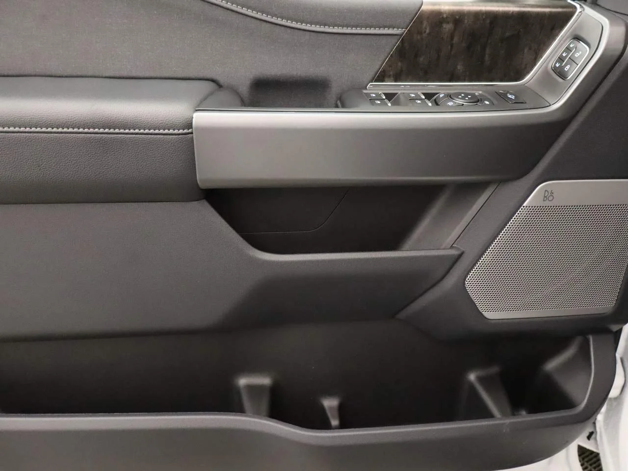 New 2026 Star White Metallic Tri-Coat Ford F-250® Lariat® image 18