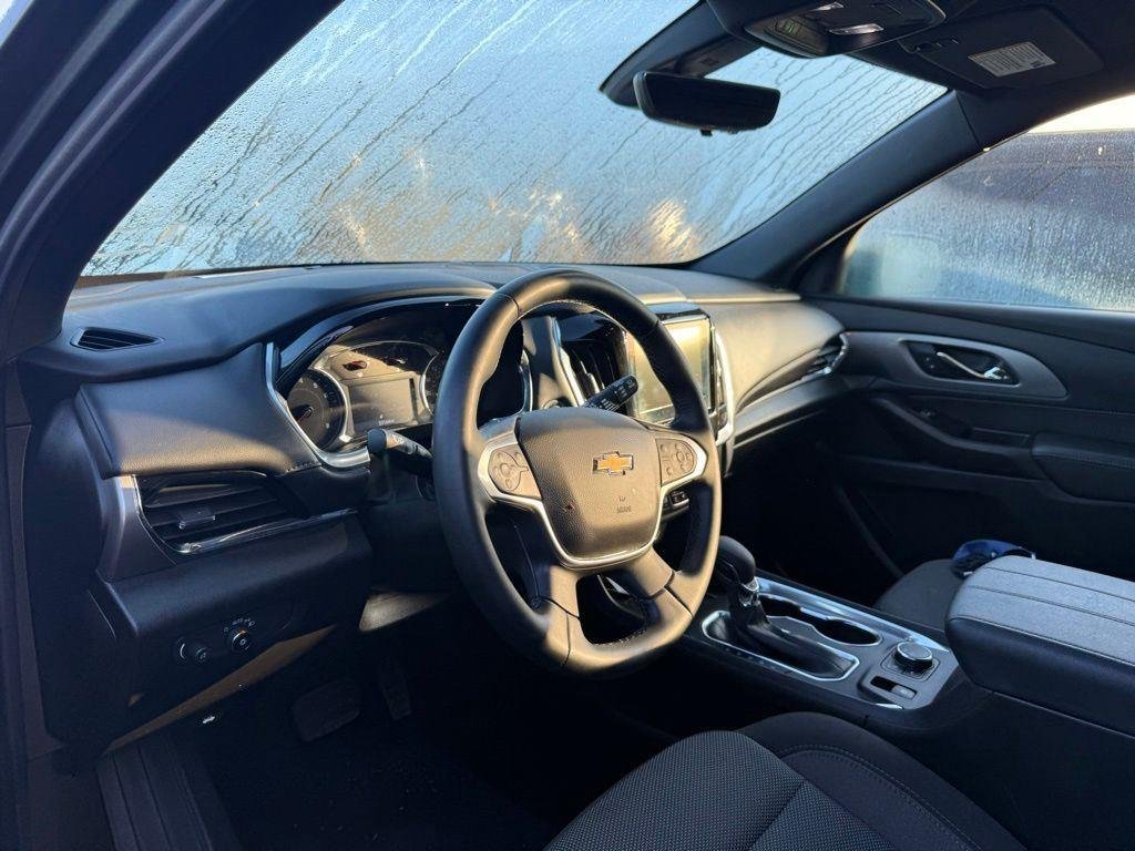 Used 2023 Silver Sage Chevrolet LT image 2
