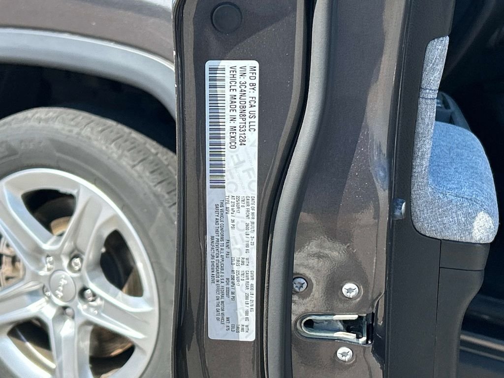 Used 2023 Gray Jeep Latitude image 10