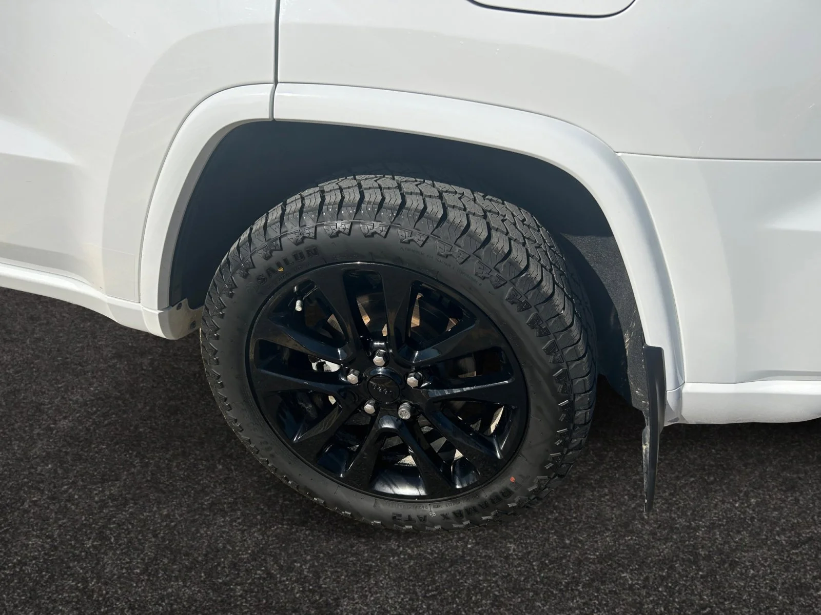 Used 2020 Bright White Jeep ALTITUDE image 9