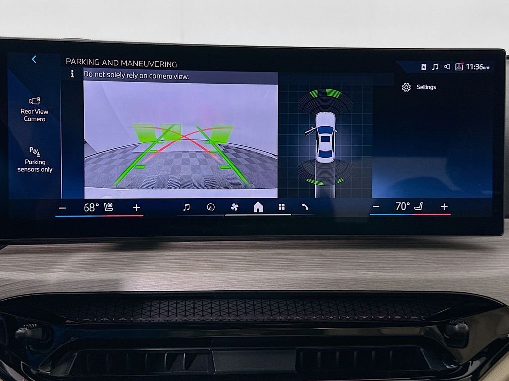 2025 BMW 3 Series 330i - Photo 14