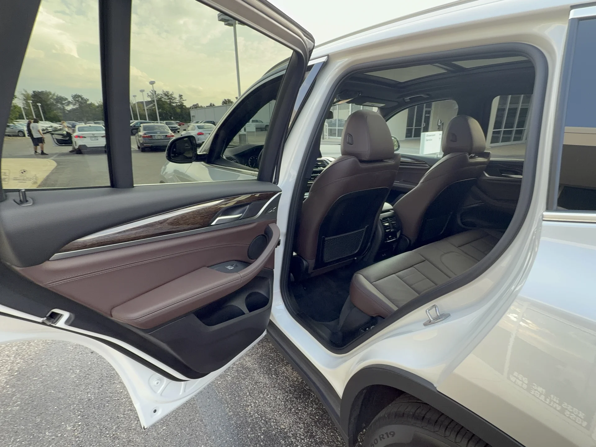 Used 2020 Mineral White Metallic BMW xDrive30i image 23