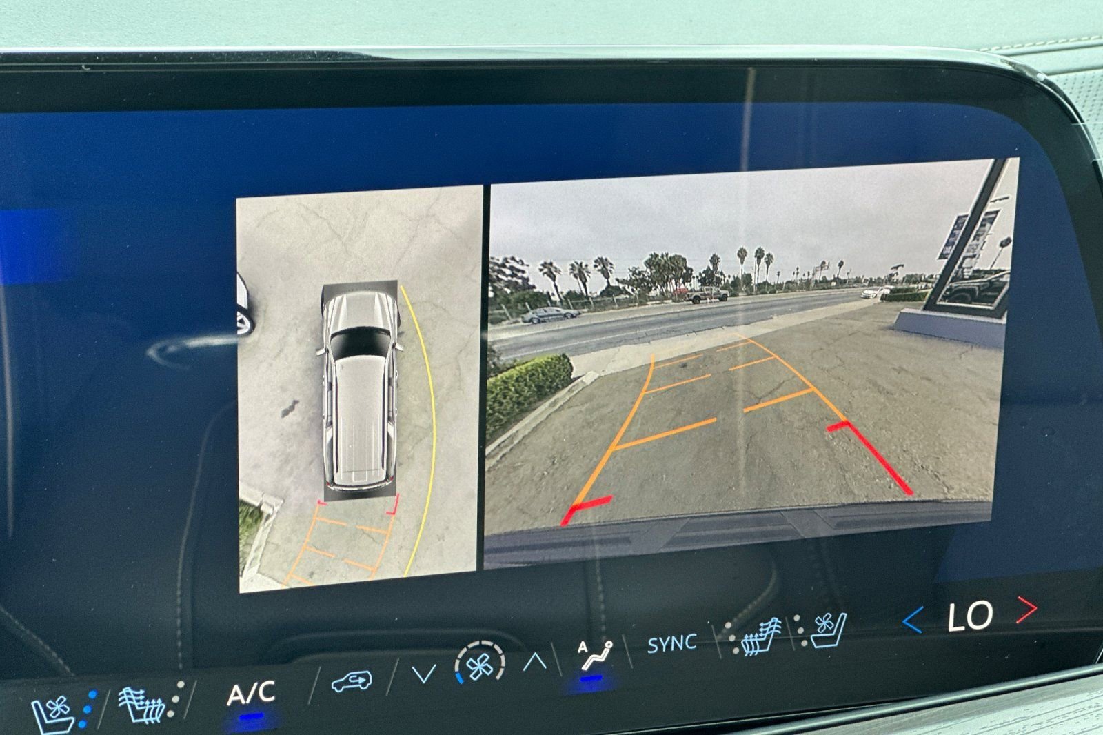 2025 Chevrolet Suburban Premier - Photo 22