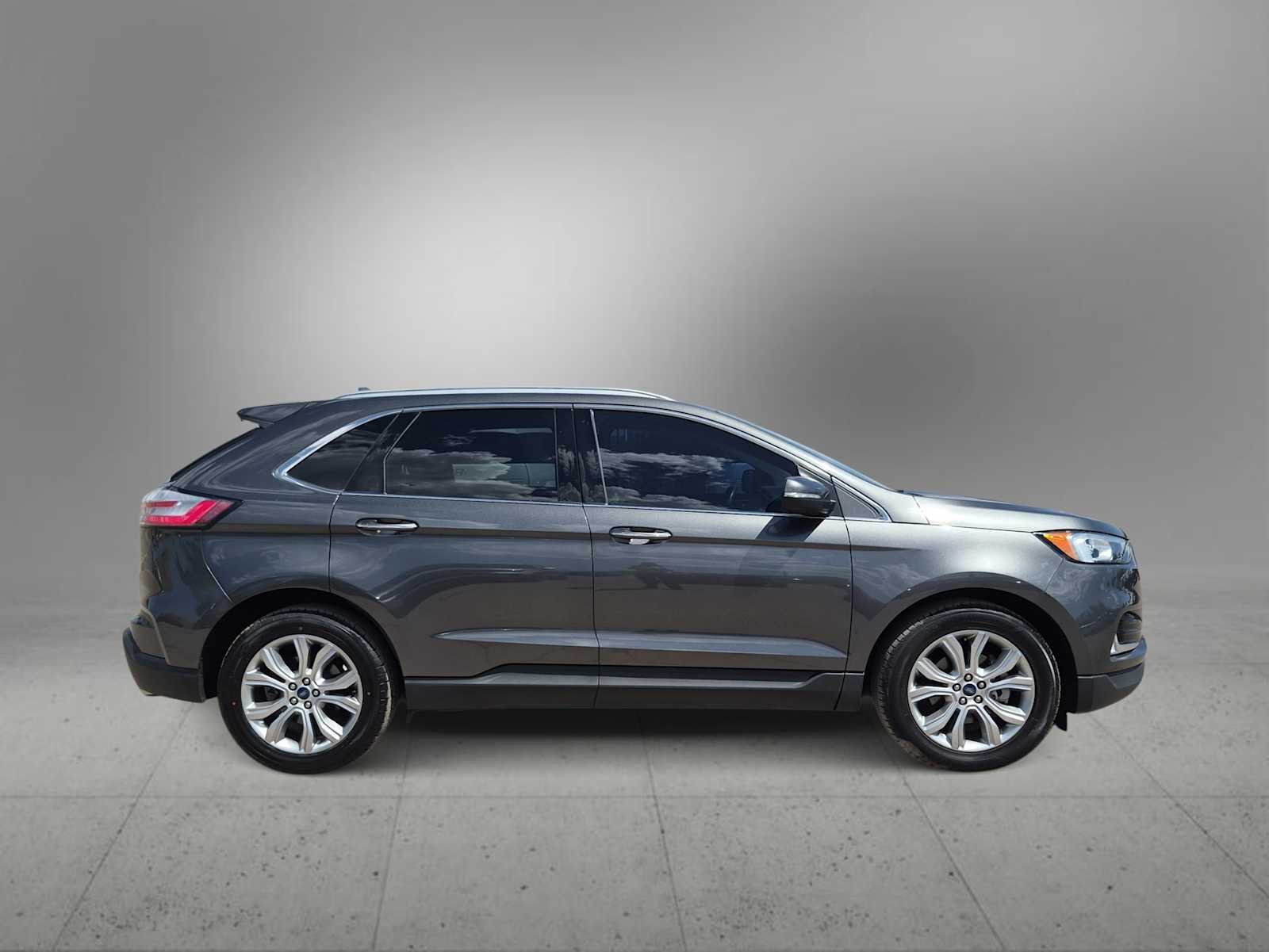 Used 2019 Magnetic Metallic Ford Titanium image 9