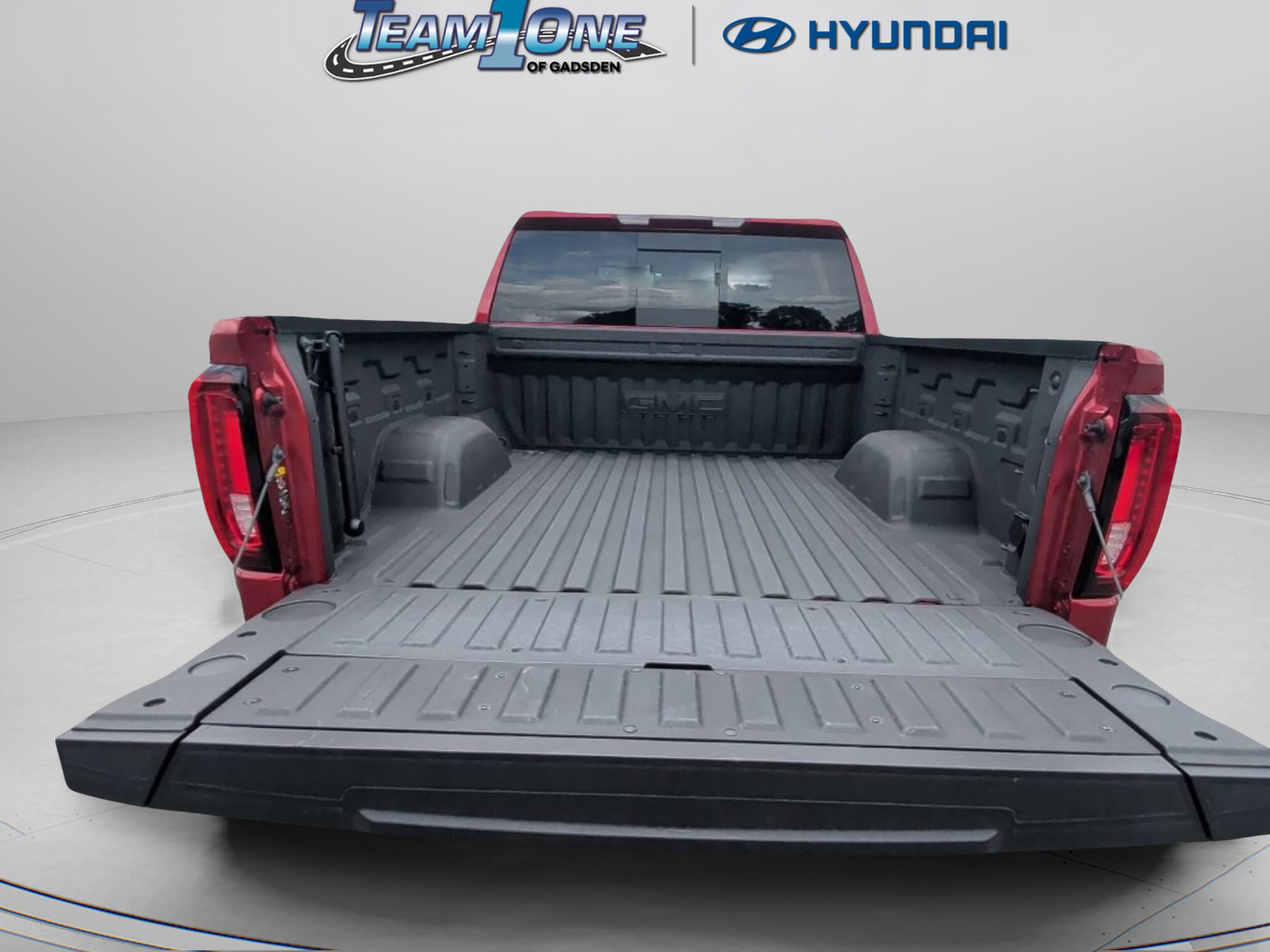Used 2025 Volcanic Red Tintcoat GMC SLT image 16