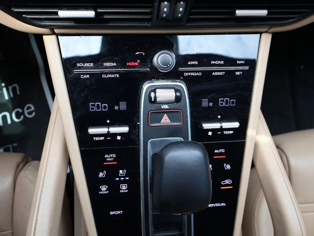 Used 2020 White Porsche  image 26