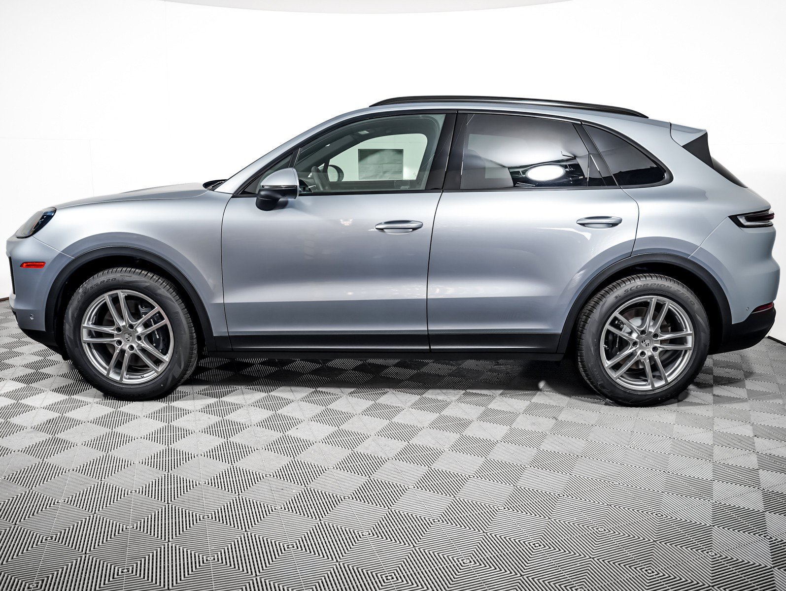 New 2026 DOLOMITE SILVER Porsche  image 2