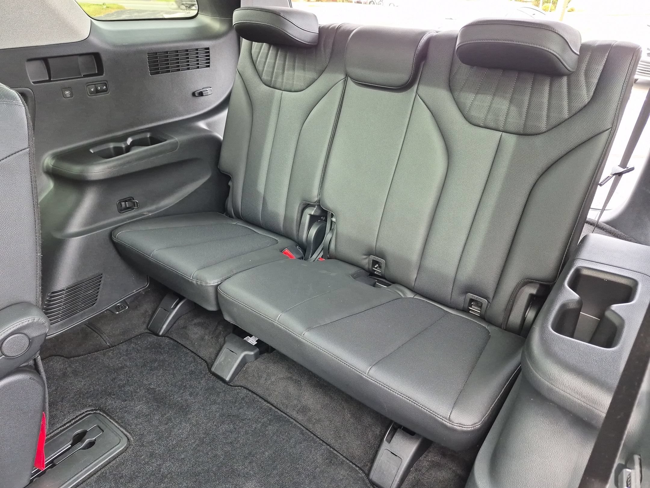 Used 2025 Hyper White Hyundai Limited image 32