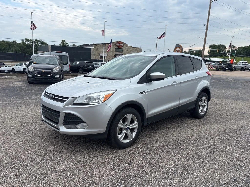 Used 2013 Ingot Silver Metallic Ford SE image 3