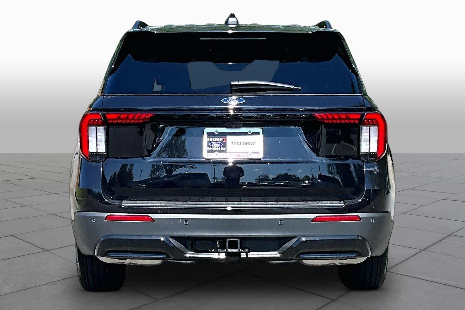 New 2026 Agate Black Metallic Ford ST-Line image 4